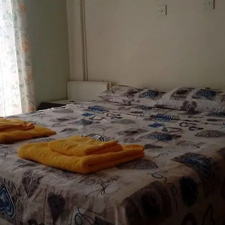Pambos Gazde/Camere de închiriat Limassol
